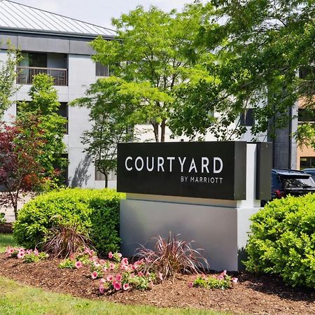 Courtyard Burlington Williston Exterior foto