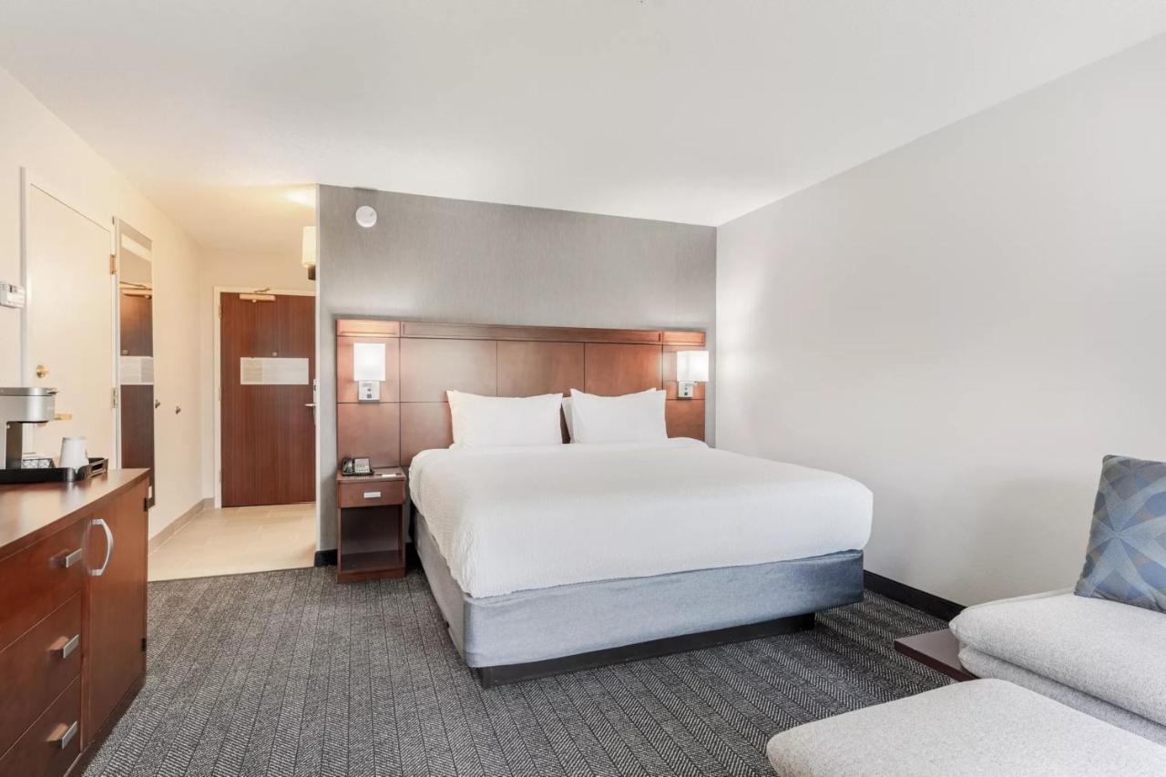 Courtyard Burlington Williston Exterior foto