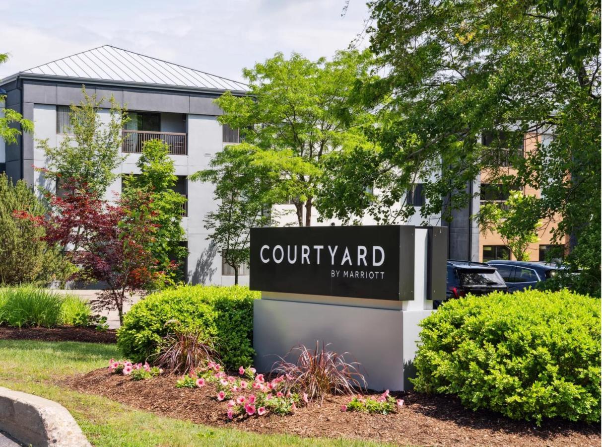 Courtyard Burlington Williston Exterior foto
