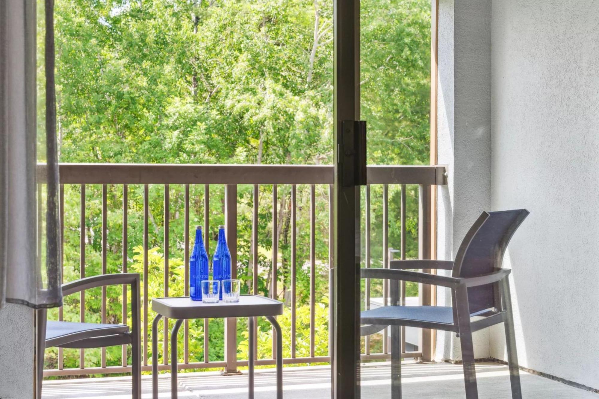 Courtyard Burlington Williston Exterior foto
