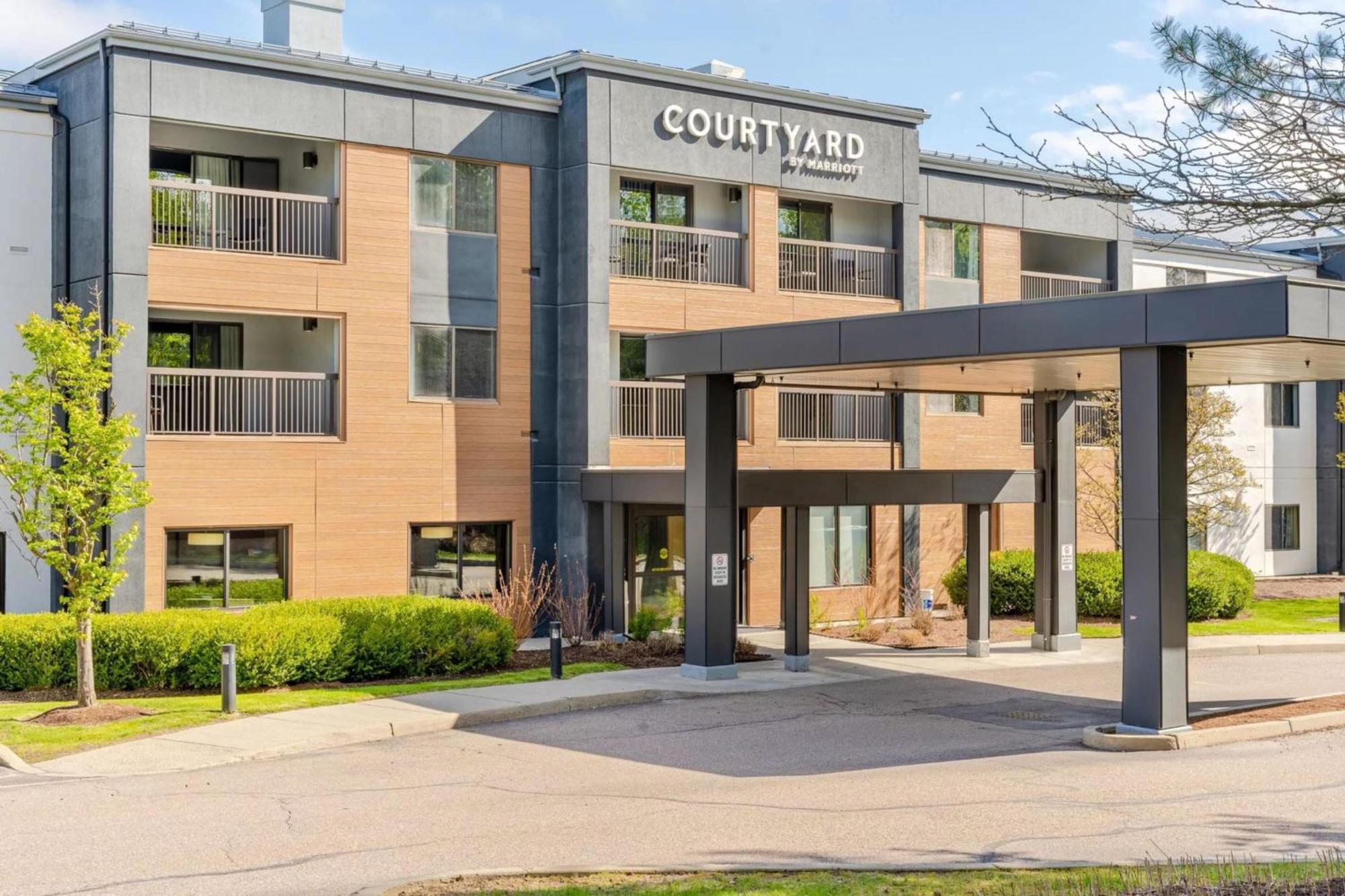 Courtyard Burlington Williston Exterior foto