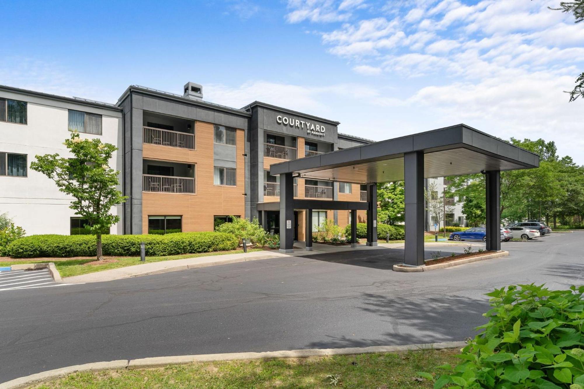 Courtyard Burlington Williston Exterior foto