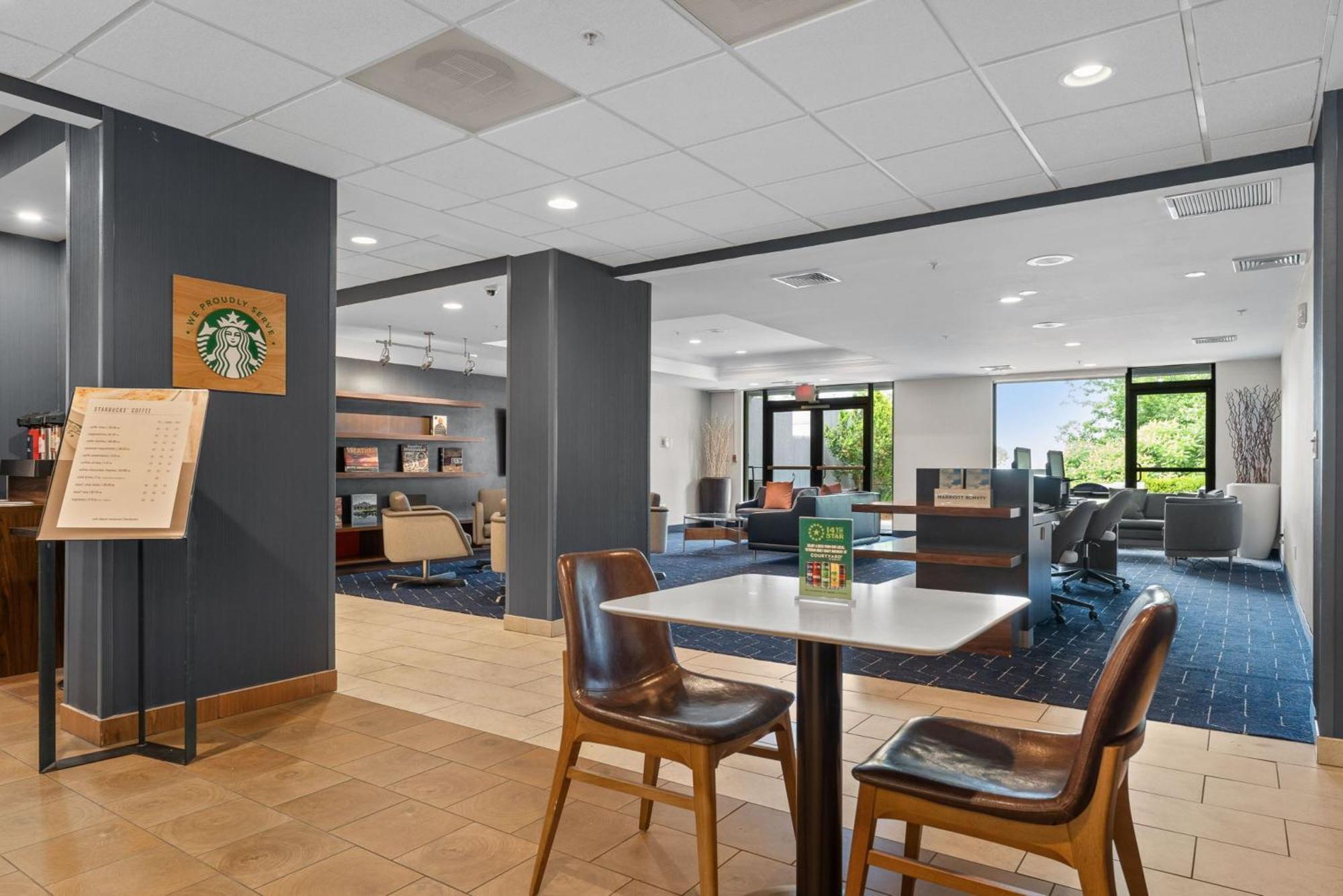Courtyard Burlington Williston Exterior foto