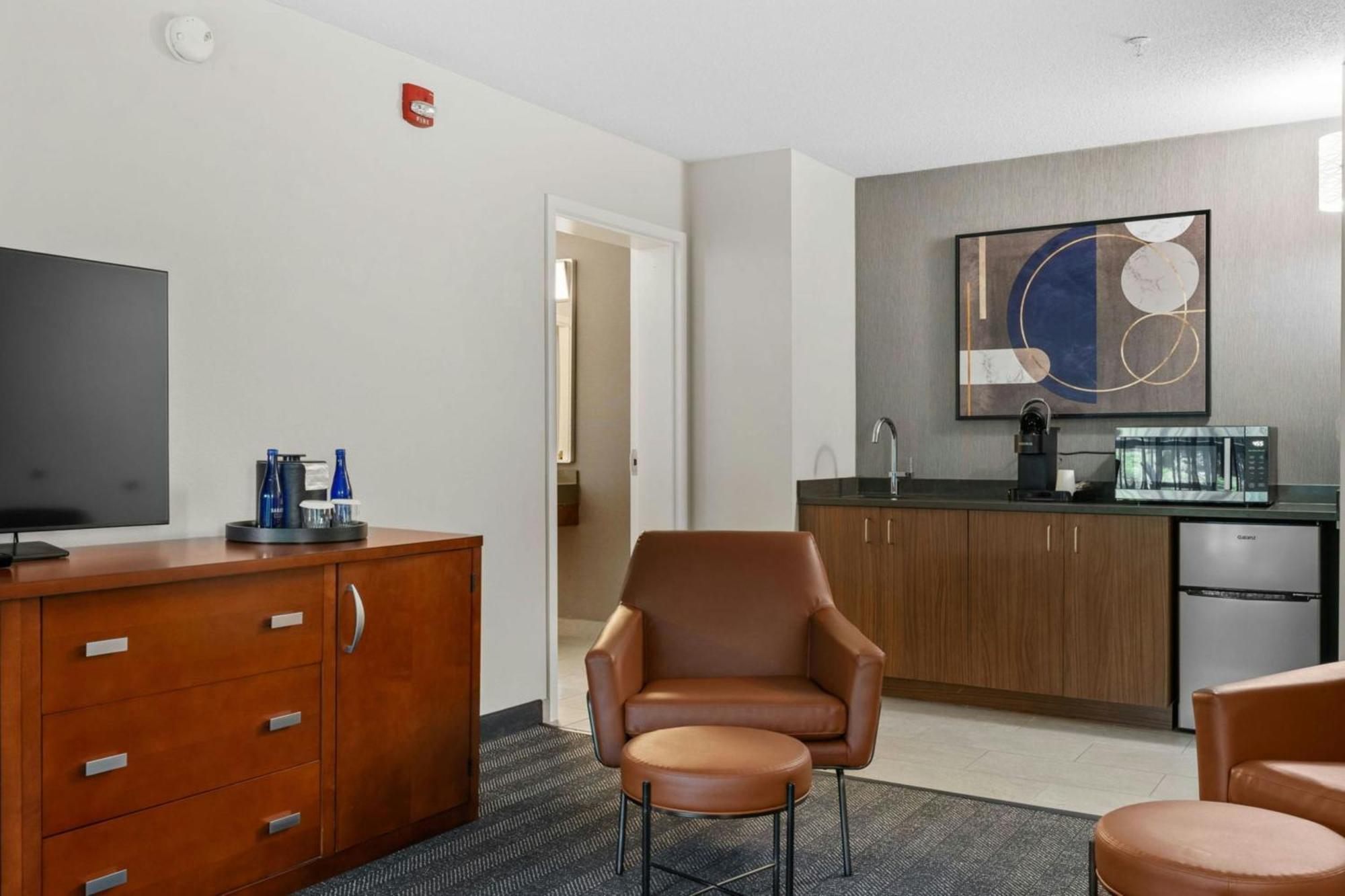 Courtyard Burlington Williston Exterior foto