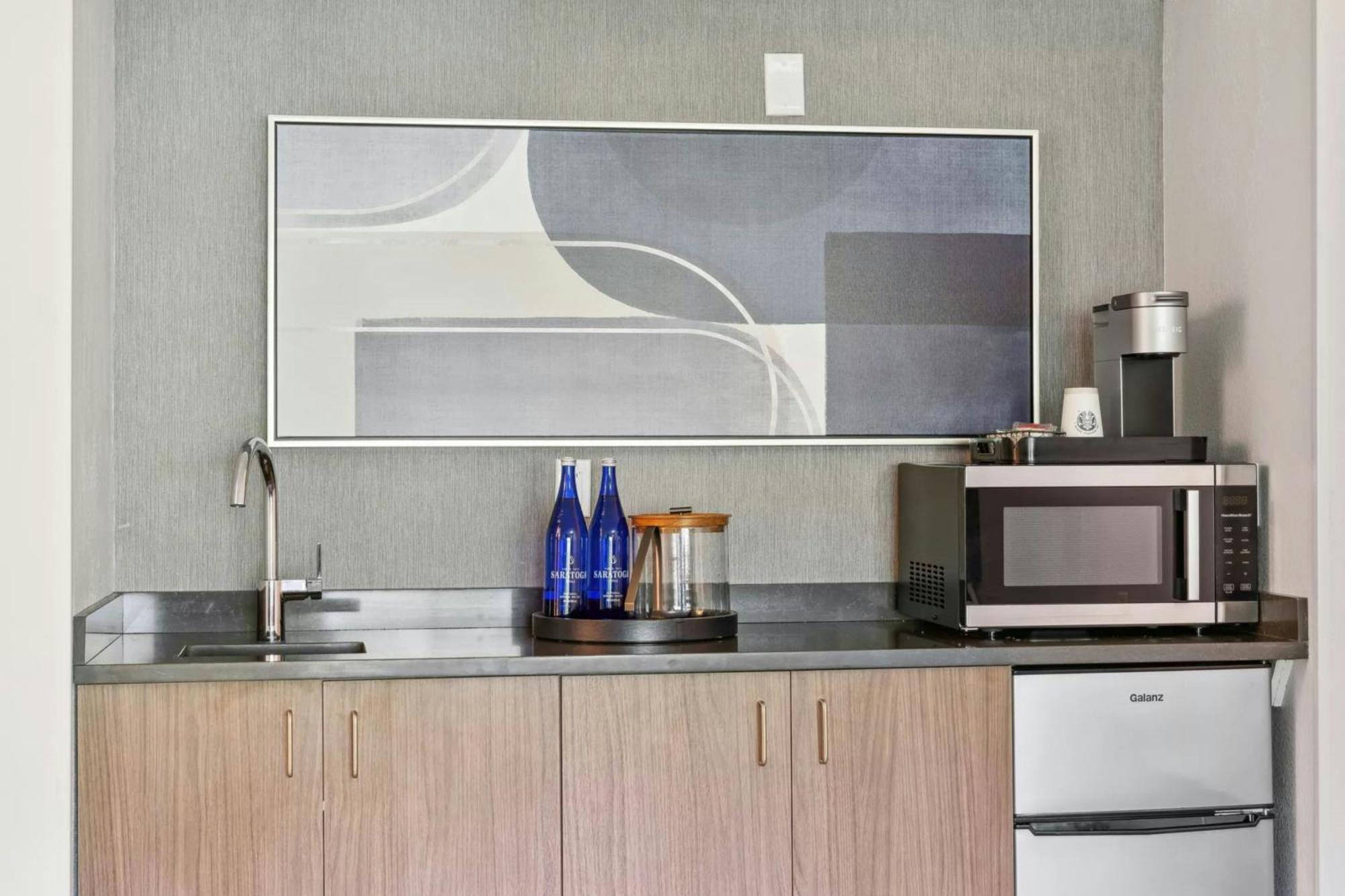 Courtyard Burlington Williston Exterior foto