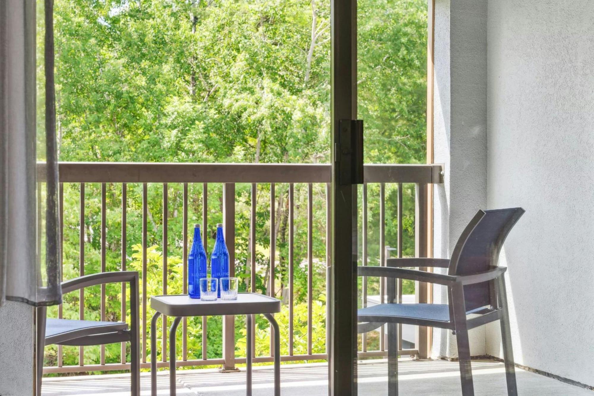 Courtyard Burlington Williston Exterior foto
