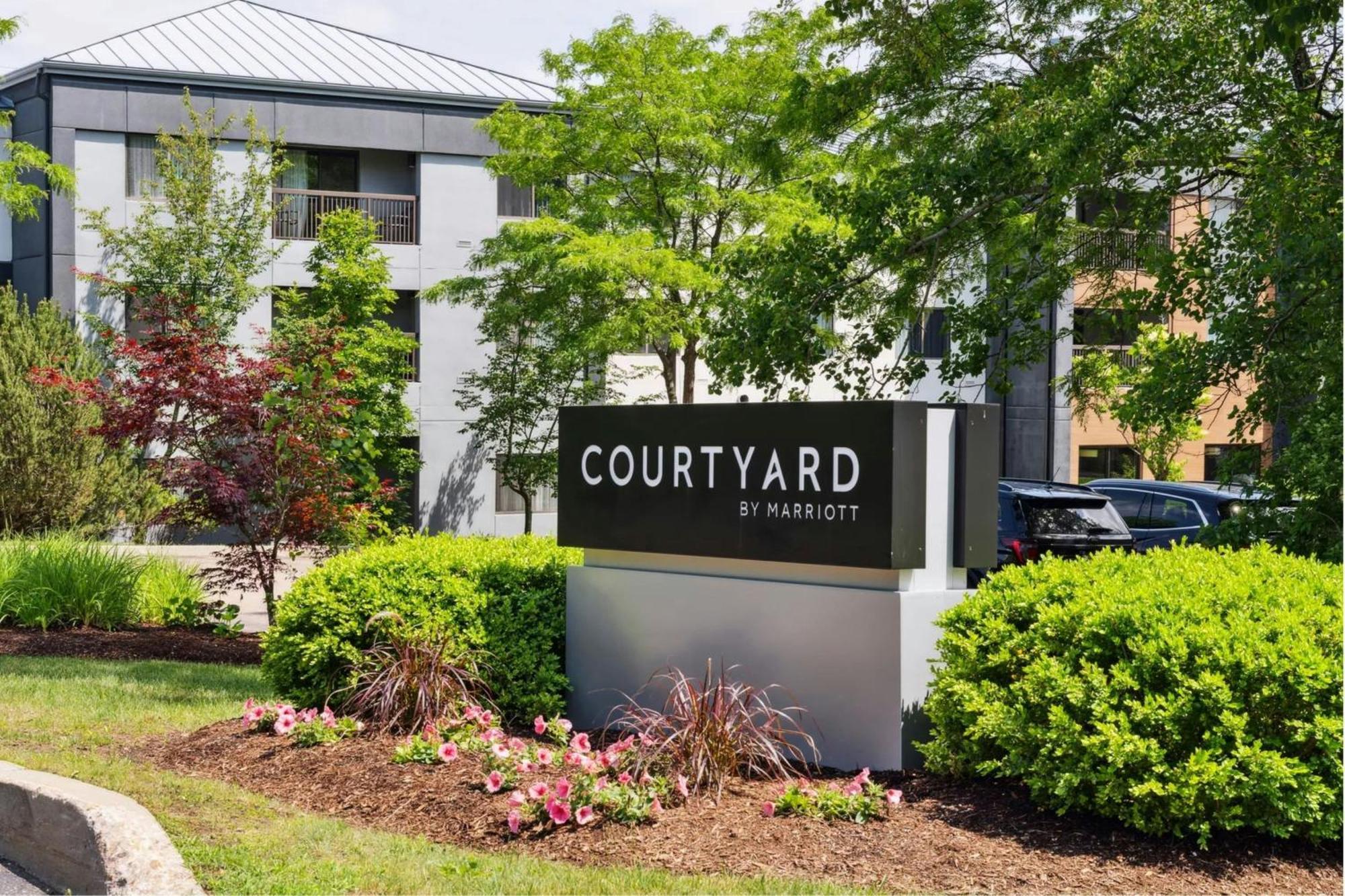 Courtyard Burlington Williston Exterior foto