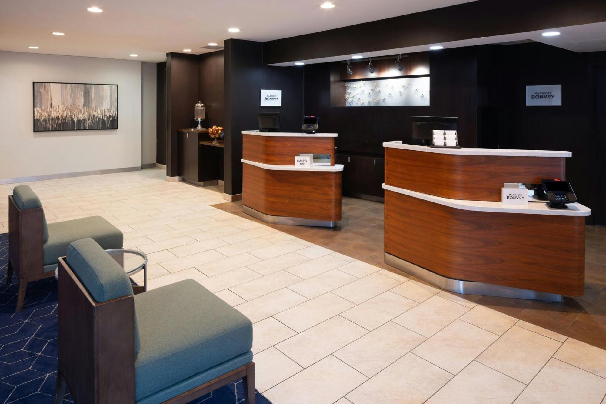 Courtyard Burlington Williston Exterior foto