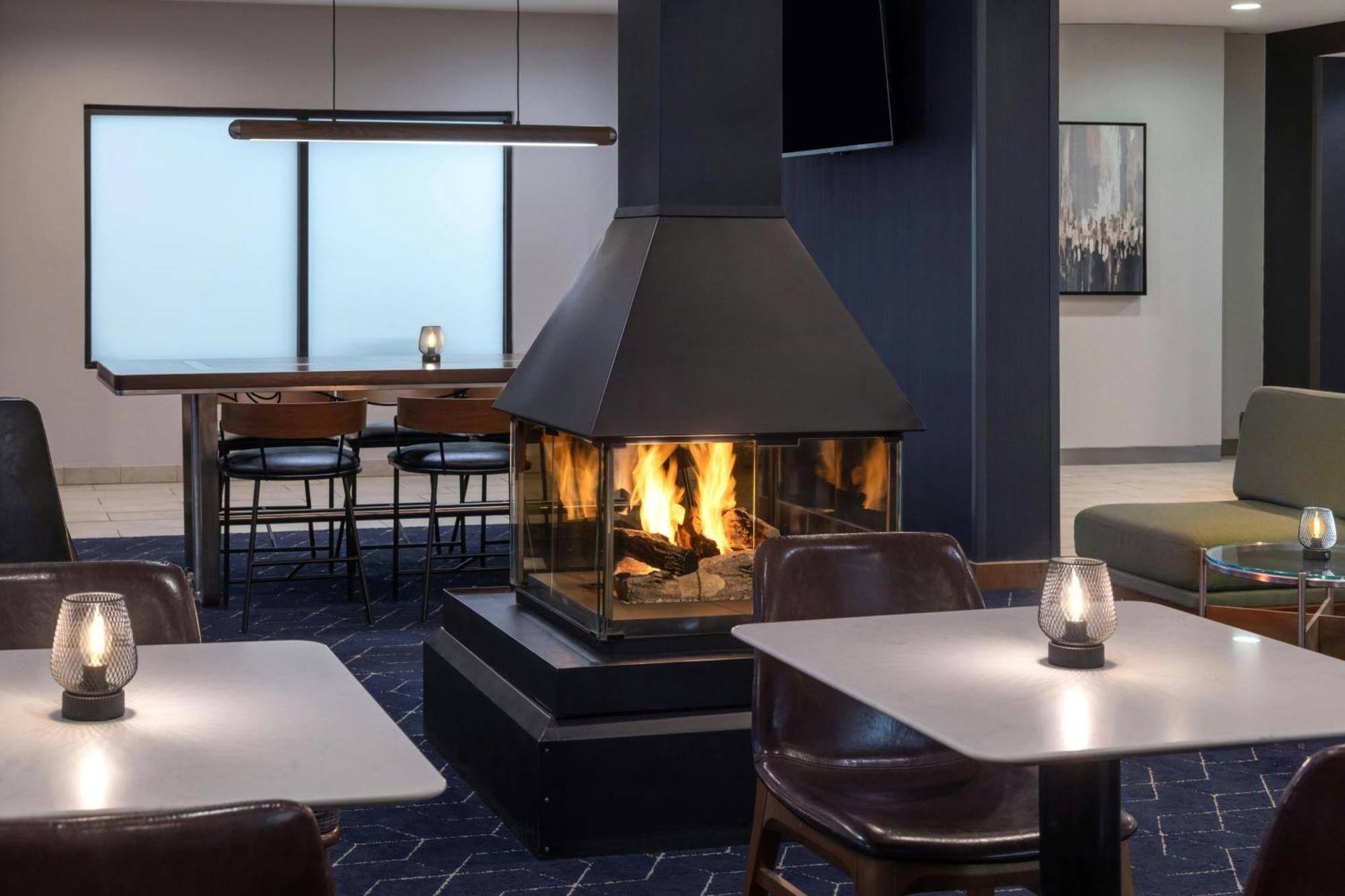 Courtyard Burlington Williston Exterior foto